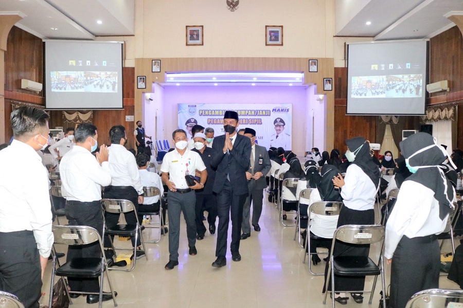DILANTIK - Sebanyak 363 pejabat di Kabupaten Banjar telah dilantik oleh Bupati Banjar Saidi Mansyur, di Aula BKDPSDM Kabupaten Banjar, Rabu (10/11/2021).